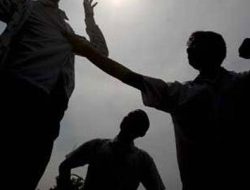 Tersinggung, 2 Saudara Keroyok Satpam