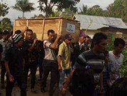 Korban KM Marina Baru disambut Isak Tangis di Lalolae