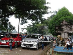 Penumpang Arus Balik Padati Dermaga Tampo