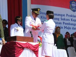 Warga Antusias Melihat Jalannya Upacara Detik-Detik Peringatan Proklamasi