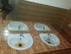 Tak Terawat, Toilet DPRD Koltim Bau dan Jorok
