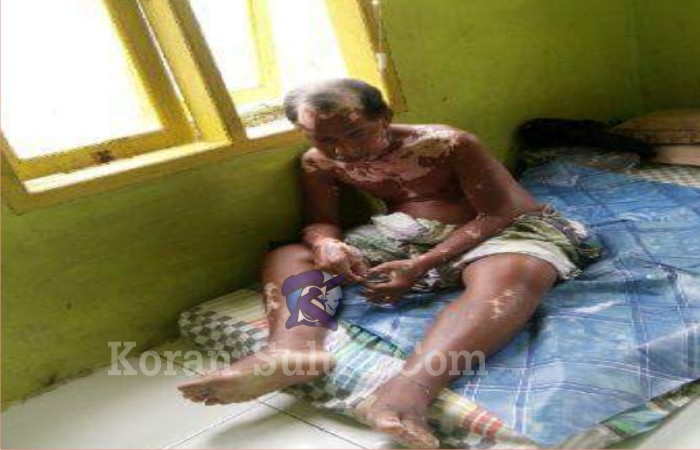 Ambo Emme (50), kini tengah menjalani perawatan di Puskesmas setempat