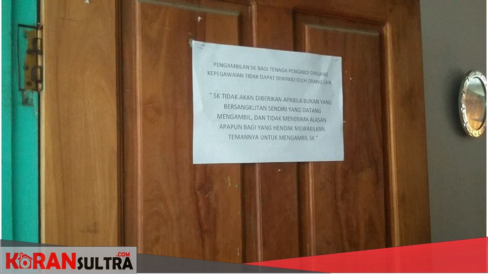 Selembar kertas yang ditempel di pintu ruangan Staf Kasubag Kepegawaian RSUD Muna Foto: Bensar