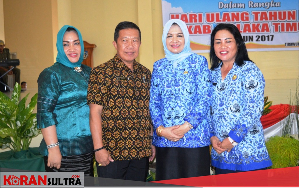 Pose bersama Kadis Pariwisata dan Ketua Tim Penggerak PKK Koltim Foto: Dekri