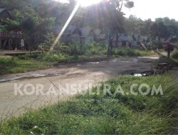 Jalan Poros Tongauna – Abuki Rusak Parah, Warga Nekad “Lawan Arus” Demi Hindari Kubangan Lumpur