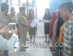 354 Unit Rumah di Konawe Dapat Program BSPS, Bupati Serahkan Butab Warga Penerima