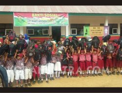 Kejari Muna Bagi – Bagi Alat Tulis Serta Tas Sekolah Pada Murid Kurang Mampu