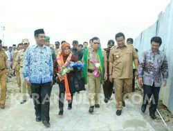 Garuda Mendarat di Muna Saleh Lasata Terharu, Rusman Emba Patut di Acungi Jempol