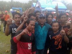 Diguyur Hujan, Bupati Konawe Tetap Membuka Kegiatan Porseni di Padangguni