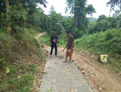 Warga Tikonu Hentikan Pembangunan Rabat Beton