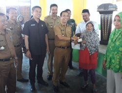 Salurkan Bantuan PKH, Wabup Ingatkan Pentingnya Pendidikan Bagi Anak