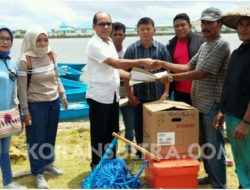 Pemda Muna Serahkan 33 Unit Perahu Bantuan Pada Nelayan