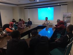 Menanggulangi Kebakaran, FKM UMI Latih Satpam dan Cleaning Service