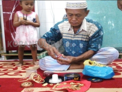 Ini Pengakuan Suami Almarhuma yang Dikubur Didalam Rumahnya