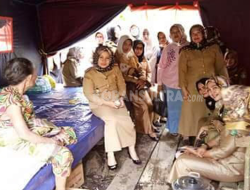 Ketua Tim Penggerak PKK Kolut Berikan Bantuan pada Korban Kebakaran