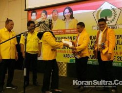 Golkar Serahkan SK Dukungan pada Irawan Laliasa dan AJP