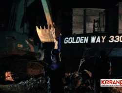 Polisi Kolut Segel Kapal Golden Way 3309 Pengangkut Nikel