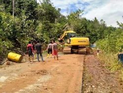 Jalan Transsulawesi Kolut Tertimbun Longsor
