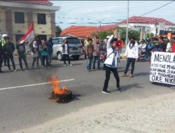 Mahasiswa Demo Perusda Kolaka dan PT. Pernik Soal Ijin Penggunaan Jalan