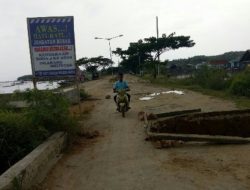 Lubang Menganga Diruas Jalan Lagasa, Warga Berharap Segera Diatasi