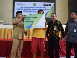 3.114 Non PNS Konawe Terima Kartu BPJS Ketenagakerjaan