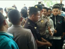 Tak Ada Anggota Dewan, Pendemo Nyaris Segel Gedung DPRD Muna