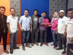 Umar Bonte Serahkan SK Caretaker KNPI Muna