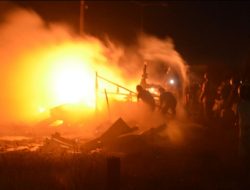 Pasar Sentra Laino Raha Terbakar, Lapak Pedagang Rata Dengan Tanah