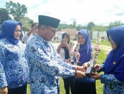 Hardiknas, Dikmudora Koltim Berikan Hadiah Bagi Pemenang Lomba