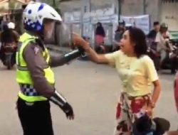 Viral, Mengaku Keluarga Walikota, Ibu-ibu di Baubau Maki Polantas