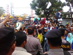 Simpatisan Berani-SB Demo Polres Kolaka