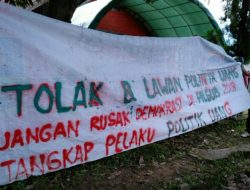 Panwaslu Muna Amankan Baleho Paslon Dari Massa Relawan