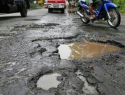 Jalan Rusak, Bupati Diminta Evaluasi Kinerja Kadis PU Kolaka