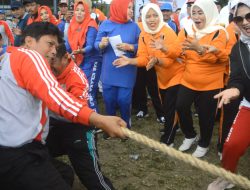 Meriahkan HUT RI 73, SKPD di Koltim Lomba Tarik Tambang