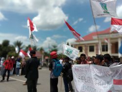 Aksi di DPRD Kolaka, Mahasiswa Tagih Janji Presiden Jokowi