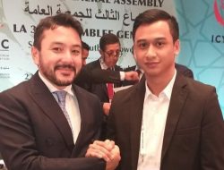 Novar Bersalaman Presiden ICYF-DC di Turki