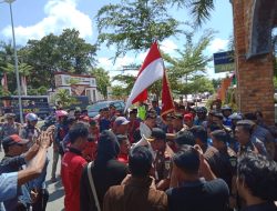 Mahasiswa Tuding, Kejari Kolaka “Tumpul Diatas Tajam Dibawah“