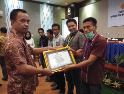 Apresiasi Kinerja PPK, KPU Konsel Berikan  Piagam Penghargaan