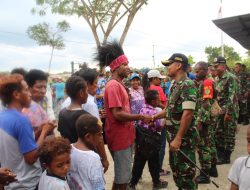 TNI dan Masyarakat Senggi, Keliling Kampung dengan Tari Suling Tambur