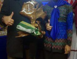 Jam Ukiran Kayu Jati yang Dipamerkan Dekranasda Mubar Terjual