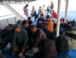 Ratusan rombongan Festival Pulau Tukang Besi Menuju Binongko