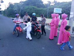 Polsek Wangi-Wangi Selatan Polres Wakatobi Bagi Takjil Gratis