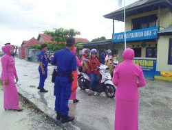 Satuan Polisi Perairan Polres Wakatobi Bagi Takjil Gratis dan Bukber