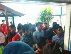Memperingati Hari Buruh Sedunia ‘May Day’, Ratusan Massa Beraksi