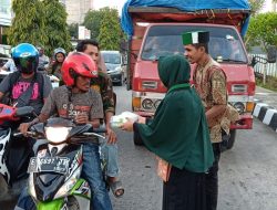 Bagi Takjil Hari ke-26 Puasa Ramadhan, HMI Kom FKIP Unidayan Punya Keistimewaan