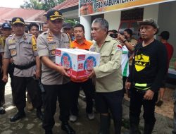 Polda Sultra Serahkan Bantuan Logistik pada Bupati Konawe