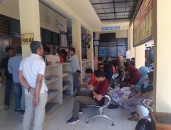 Tak Ingin Kena Tilang, Ratusan Warga Antrian Ngurus SIM di Polres Kolaka