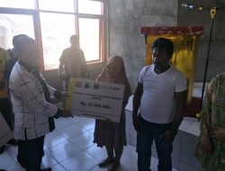 Bupati Arhawi Serahkan Bantuan Rumah BSPS di Pulau Kaledupa