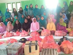 TP PKK Mubar Serahkan Sembako pada Pra Sejahtera