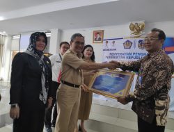 Bupati Koltim Diganjar Penghargaan dari Menkeu